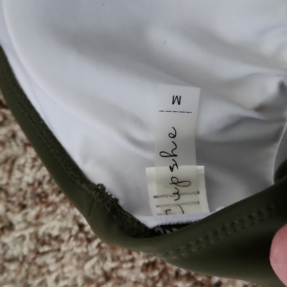 Cupshe Deep V swimsuit - Picture 3 of 4